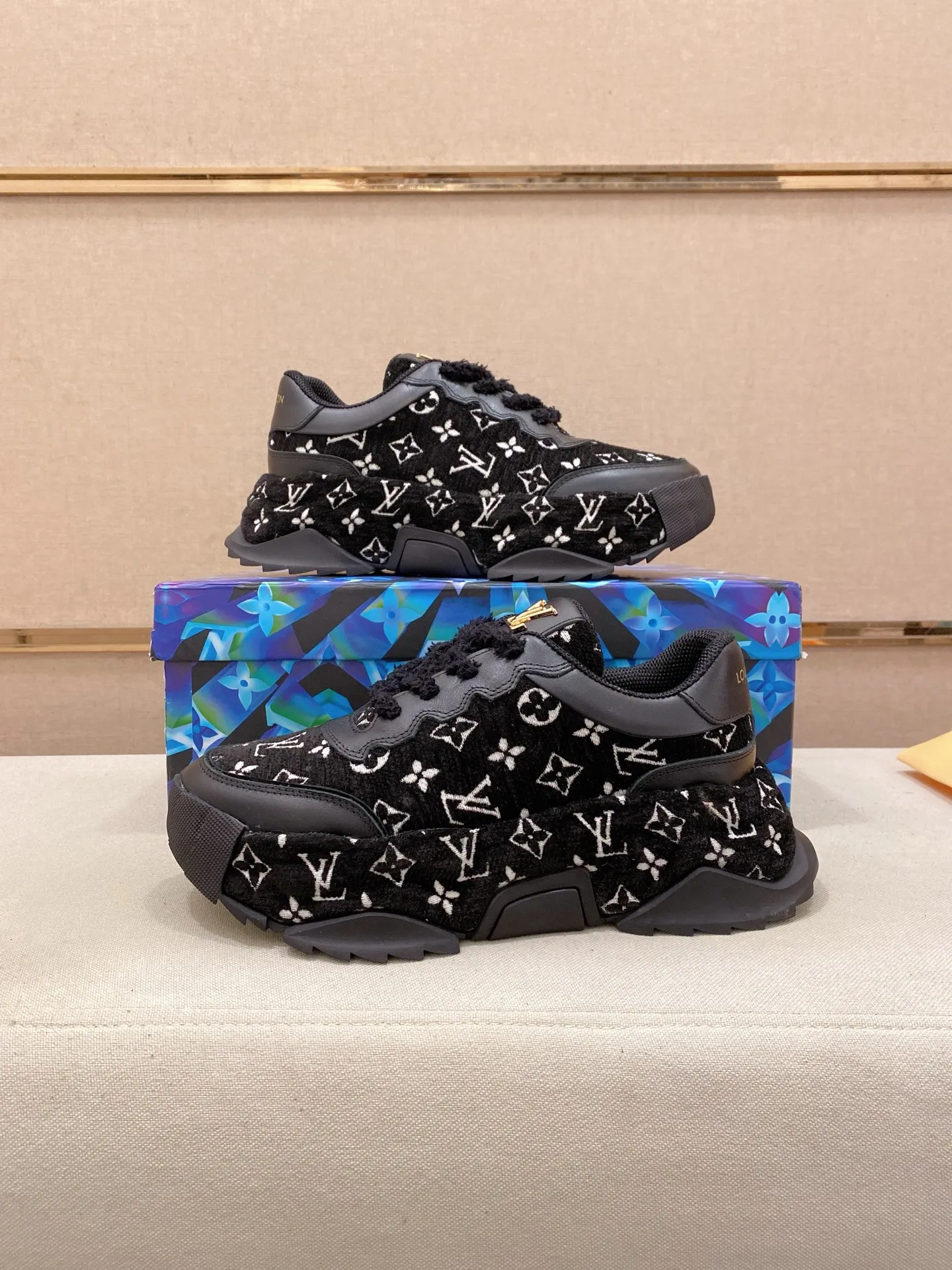 Factory price 600💰 Louis Vuitton (Louis Vuitton/lv) official website 1:1 copy 👊🏻Upper 🇮🇹Imported cowhide🇩🇪Lining imported breathable mesh lining. The original outsole is molded to reflect the identity of every man, and the upper foot is elegant and stable🚶🏻🚶🏻The high-end custom counter original replica📯The shoe last remains unchanged regardless of wind and rain, and can withstand the verification of time🔍️,🔵 Size: 39-45. Can be customized 38-46 non-refundable and non-exchangeable!